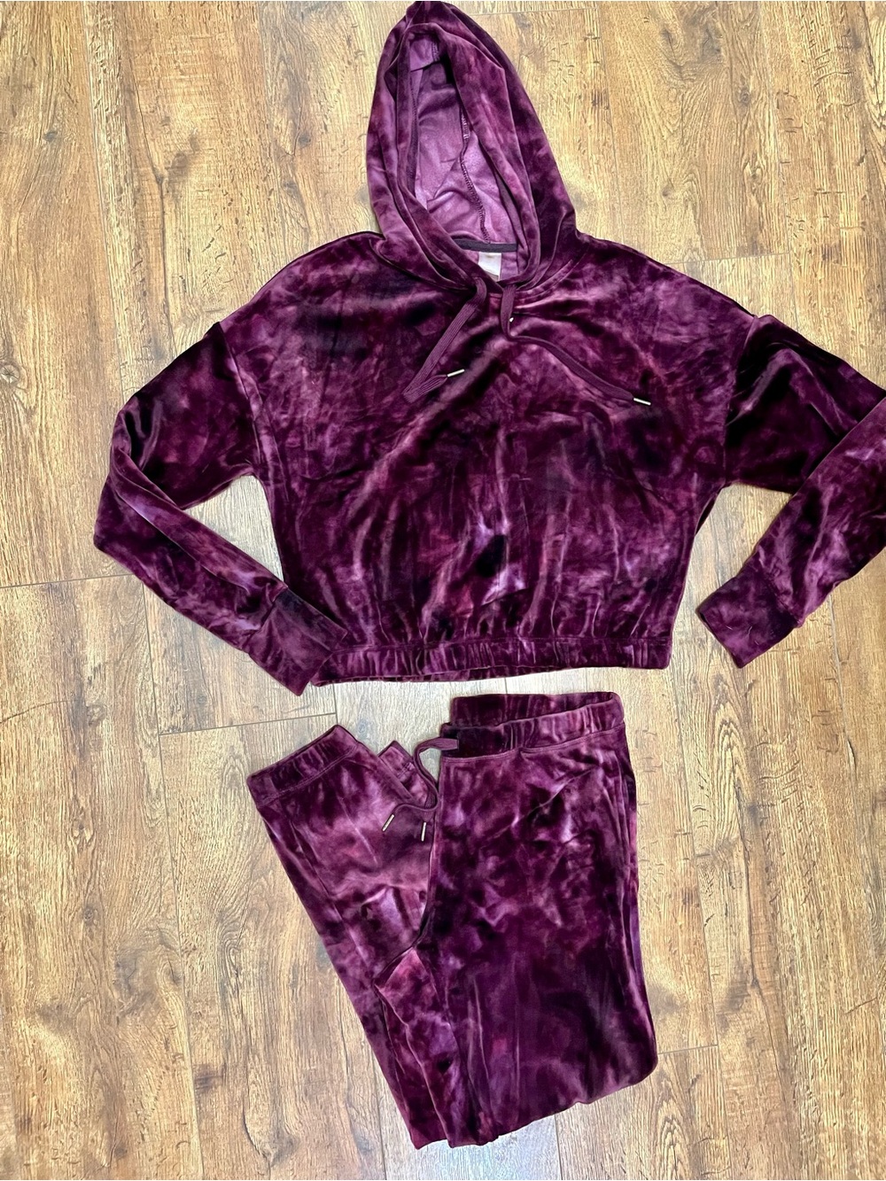 GAIAM Velvet Jogger Set in Deep Plum